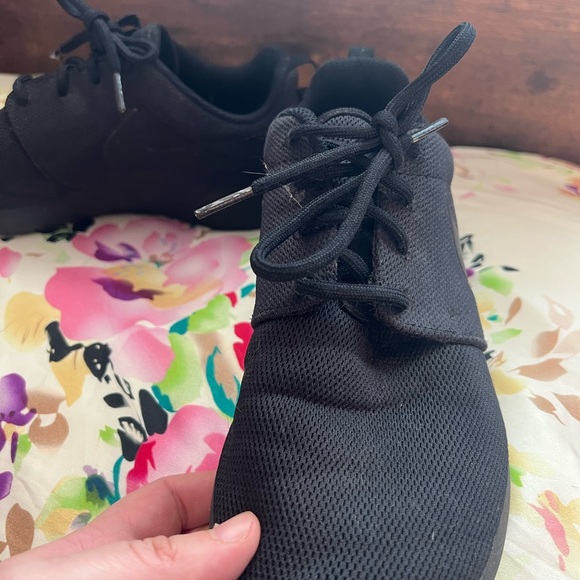 Black Nikes - Picture 3 of 3